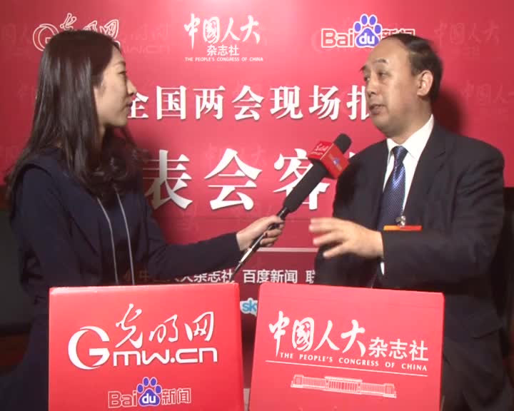 周洪宇代表：加强与人民群众的联系是人大代表的义务