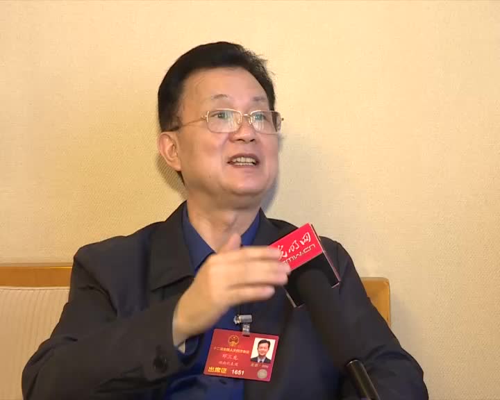 邓三龙代表：坚持“绿色”理念促进林业供给侧改革