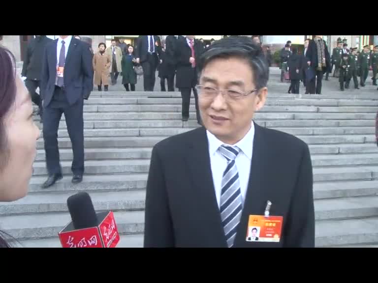 刘凤海代表：地方立法权对规范地方行政很有必要