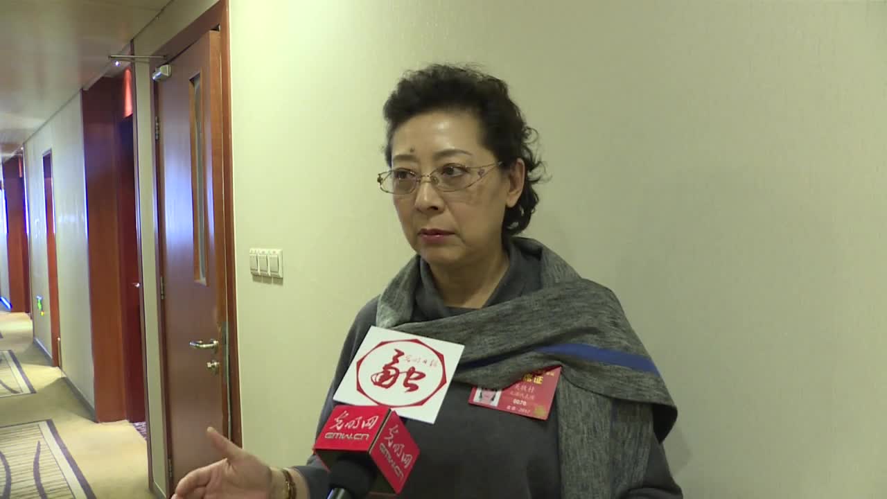 关牧村代表：呼吁成立特困妇女救助基金