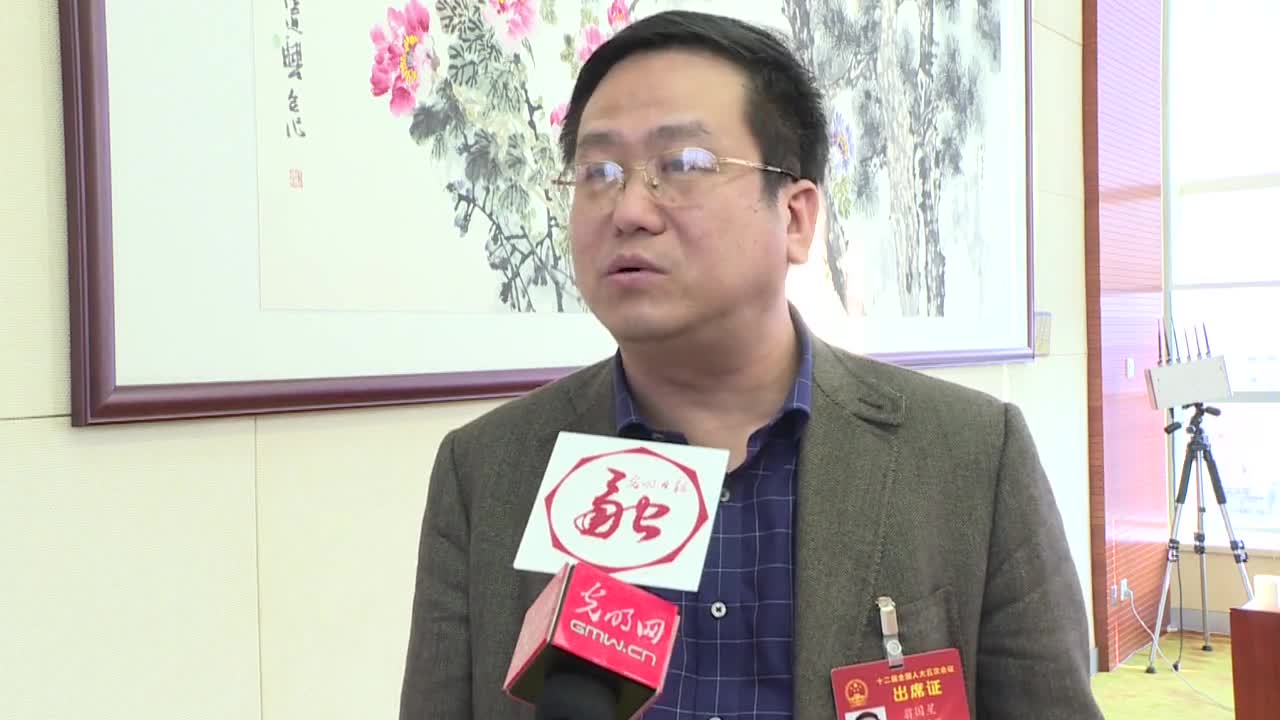 翁国星：关注青少年心理健康遏制校园欺凌