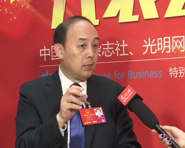 周洪宇代表：教育的“新三免”应分步实施