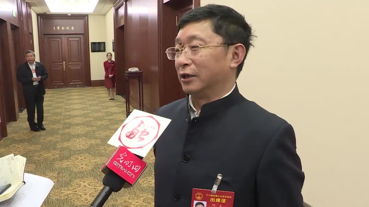 阿来代表：成为作家首先应有文化自信