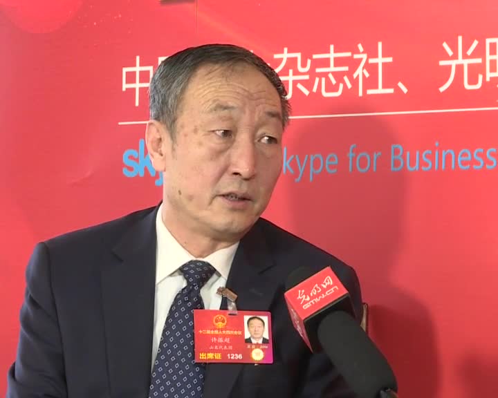 许振超代表：提高技术工人待遇弘扬“工匠精神”