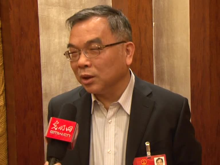顾海良代表：适合大学生成才的教育才是最好的教育