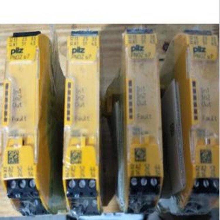 PNOZ 16S 24VAC 24VDC 2N/O 2SO   24 VAC/DC by PILZ