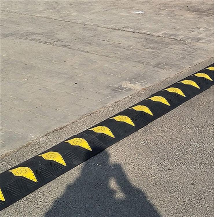 天恒博达钢制道路限速减速带 实心铸钢减速带