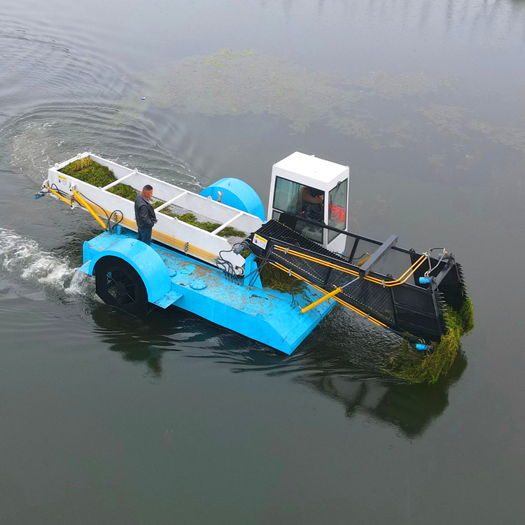 Floating garbage on the surface of the water is salvaged by the boat, and the equipment of the lawn mower is large in carrying capacity and flexible in operation