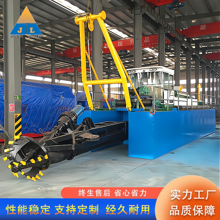 The cutter suction dredger for dredging and sand suction has good construction performance in dredging engineering