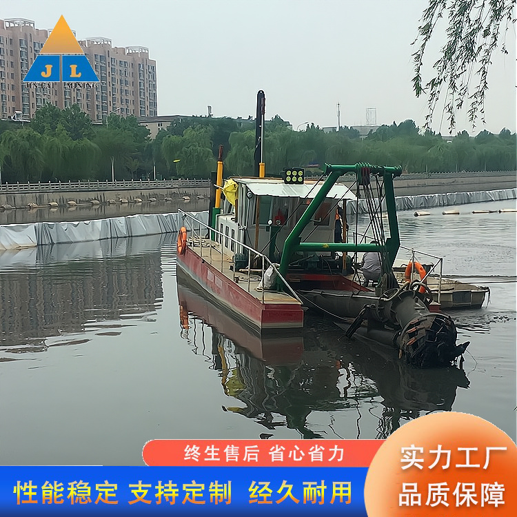 The manufacturer of dredging and pumping ships has designed well, and the operation of dredging ships for lakes, ports, and reservoirs is flexible