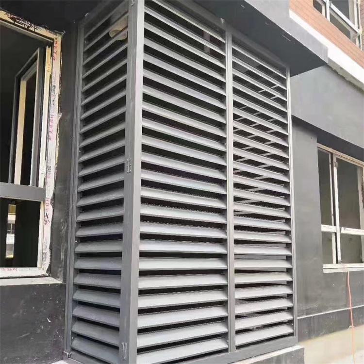 Aluminum alloy louvers for ventilation and shading of exterior walls of buildings, with aesthetic and adjustable decoration