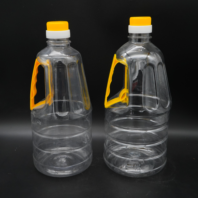 Edible oil plastic bottles are not easy to crack, bear gravity, have strong taste, and are customized according to needs