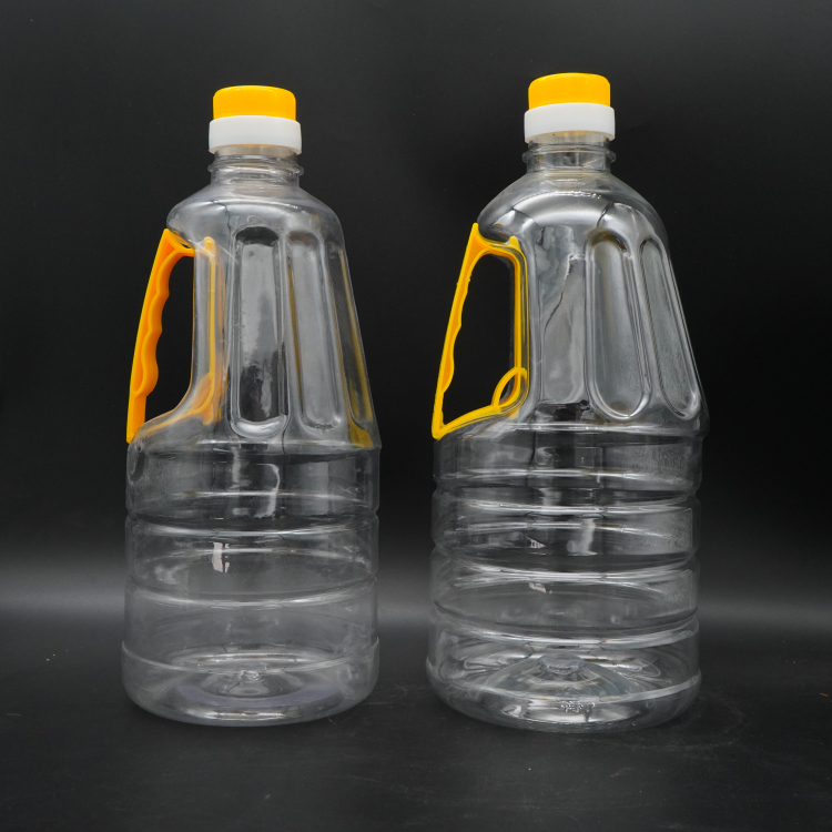 Multifunctional plastic bottle supply is not easy to wear and tear, and the size of the delicious bottle is customized