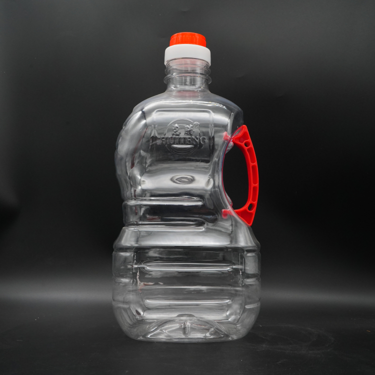 Edible oil plastic bottles are not easy to crack, bear gravity, have strong taste, and are customized according to needs