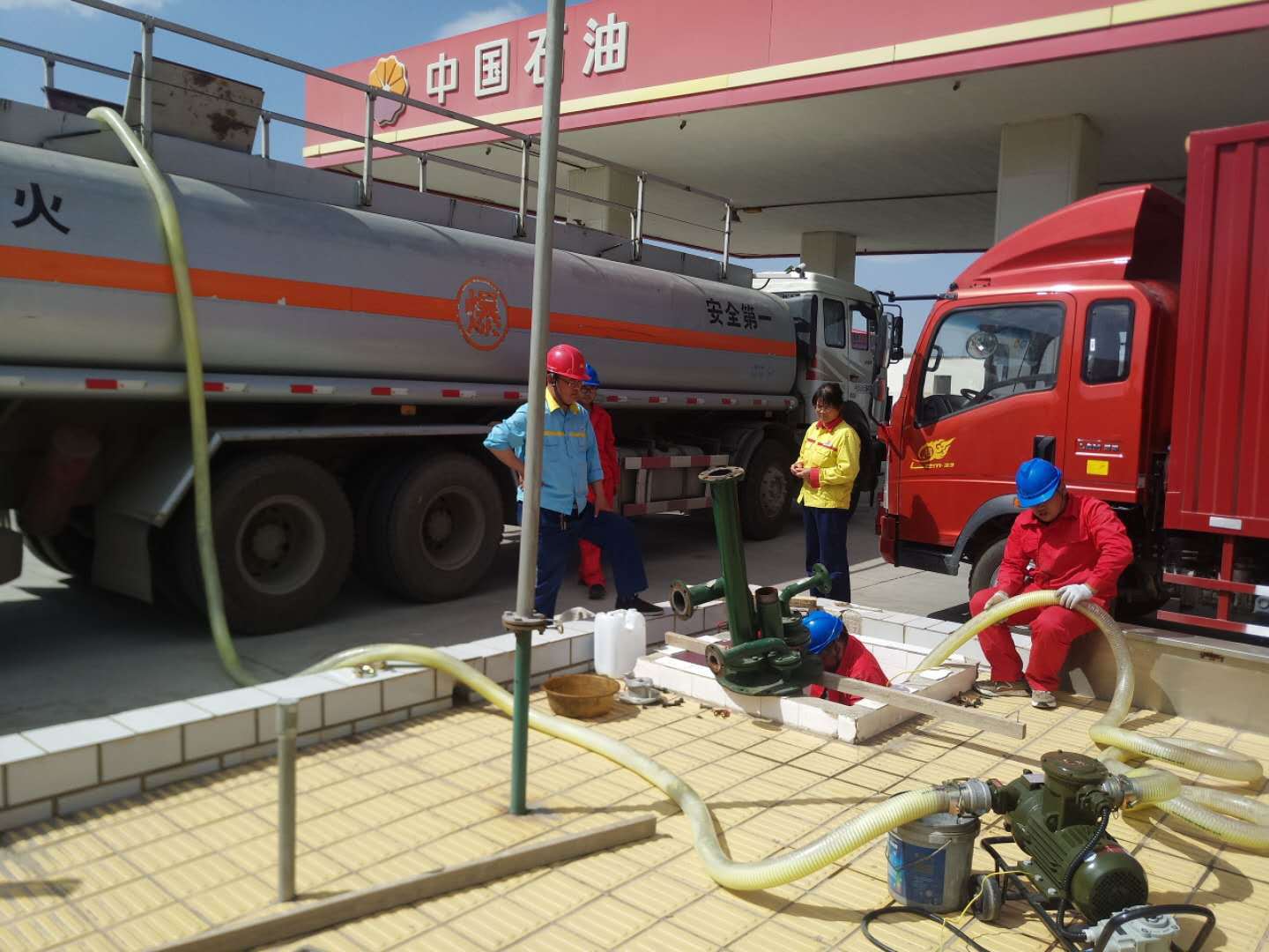 Water expansion oil tank and barrel cleaning equipment explosion-proof gas station buried tank cleaning locomotive tank cleaning equipment