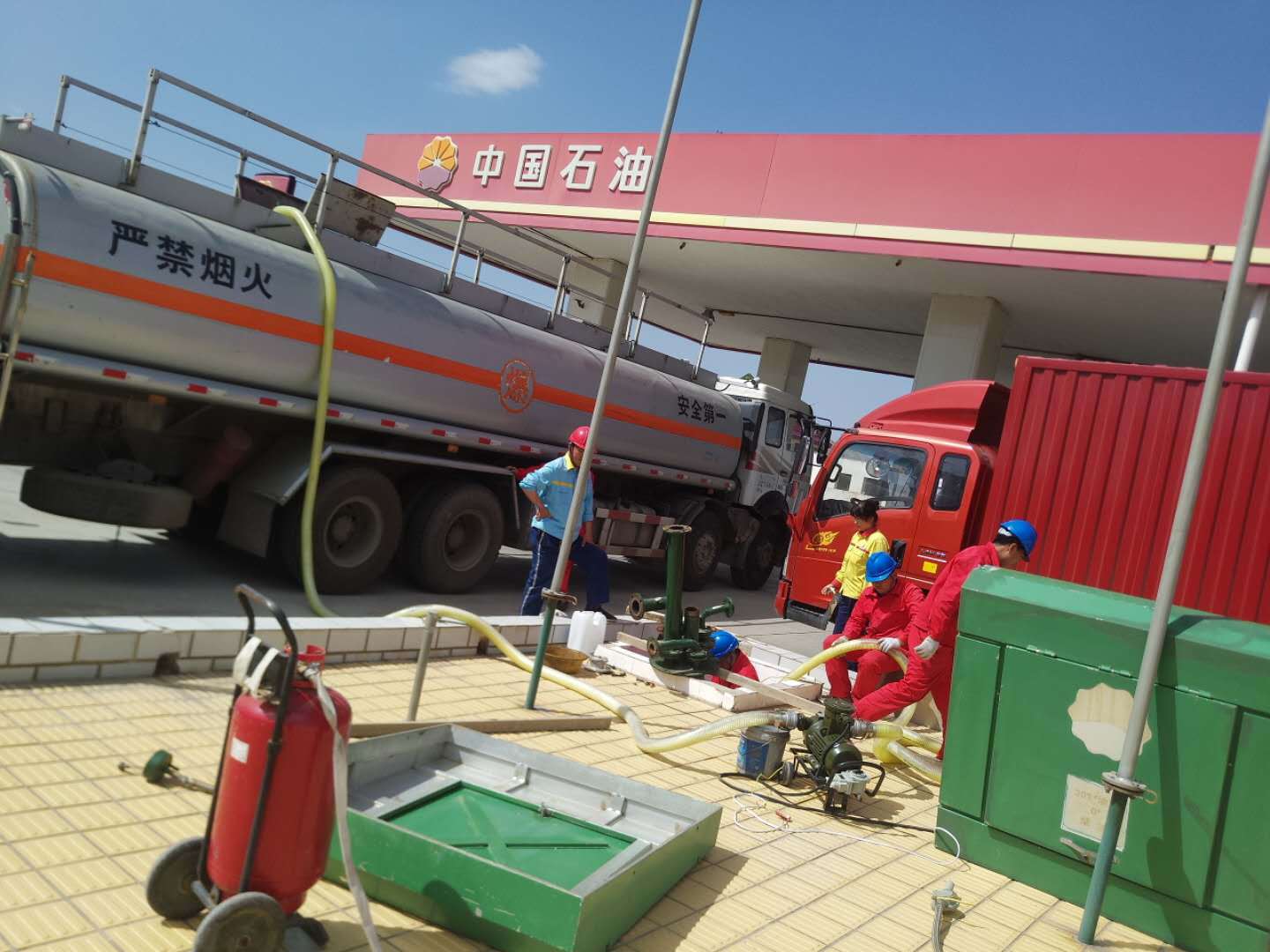 Water expansion oil tank and barrel cleaning equipment explosion-proof gas station buried tank cleaning locomotive tank cleaning equipment