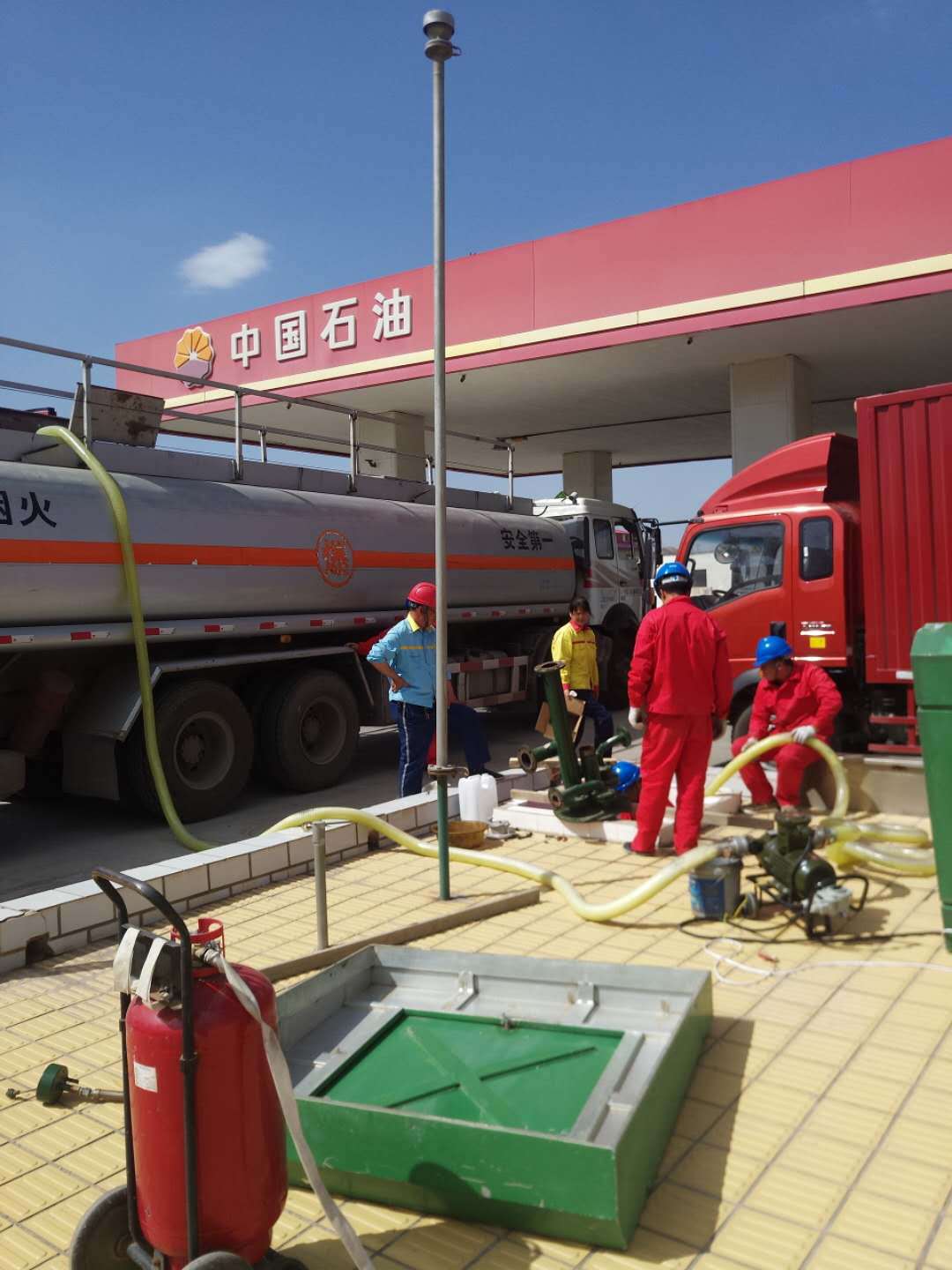 Water expansion oil tank and barrel cleaning equipment explosion-proof gas station buried tank cleaning locomotive tank cleaning equipment