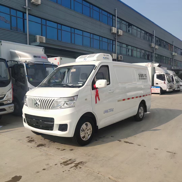 长安睿行M80面包式冷藏车 上蓝牌 市区配送可进地下车库