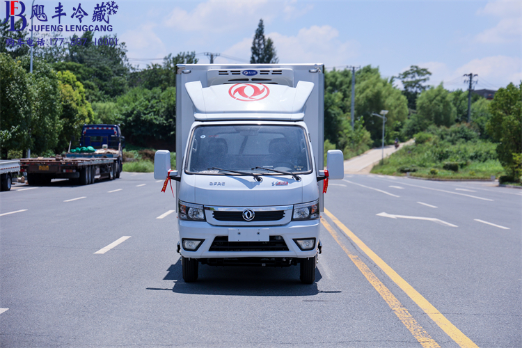 国六东风途逸柴油3米多冷藏车 小型蓝牌冷链运输车 包上牌