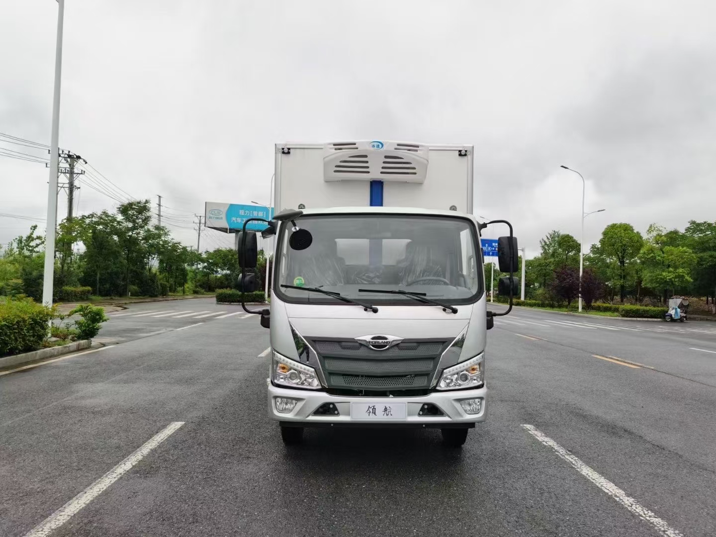 程力集团柴油版冷藏车 福田领航H2冷链车 4.2米肉钩车