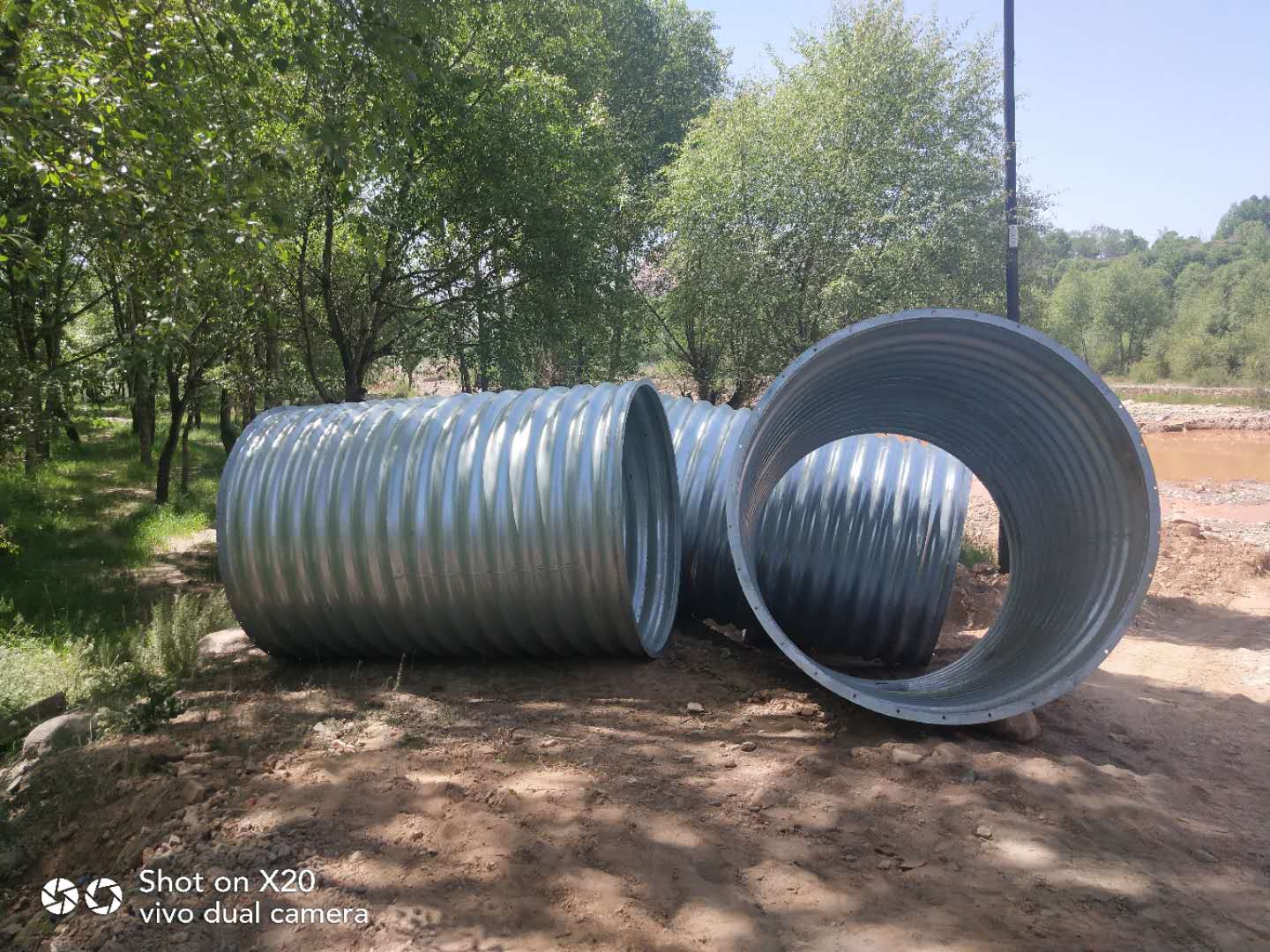 Large diameter spiral integral assembly corrugated culvert pipes are corrosion-resistant, durable, and easy to install