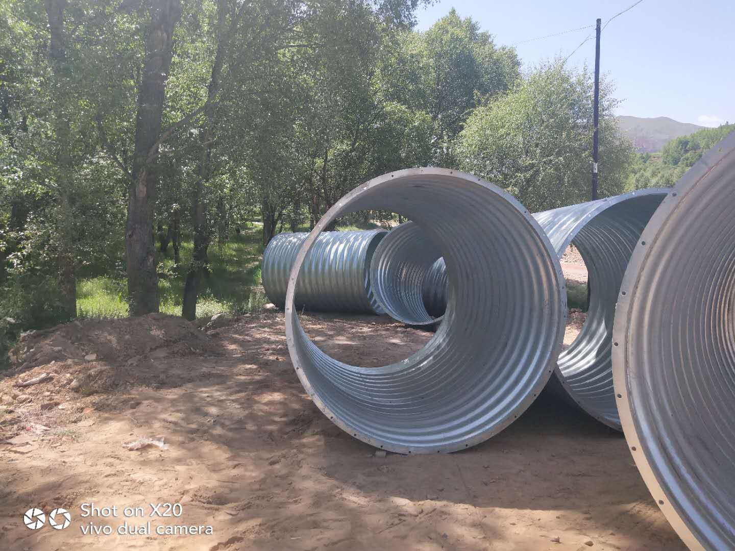 Large diameter spiral integral assembly corrugated culvert pipes are corrosion-resistant, durable, and easy to install