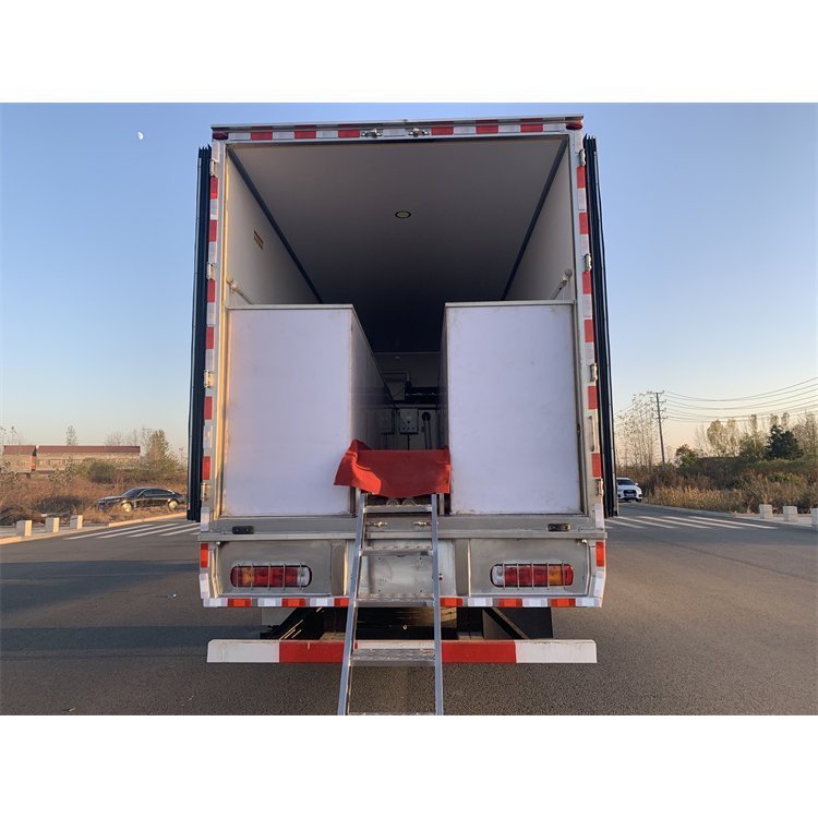 6.8米水柜鲜活水产品鱼箱车 带水箱增氧设备 冷机制冷恒温