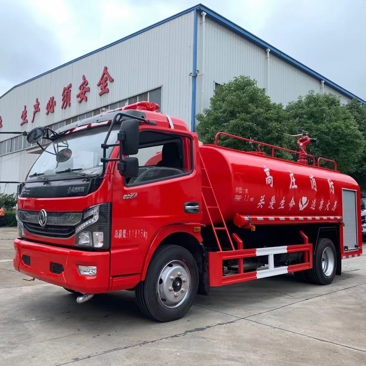 东风多利卡8吨消防洒水车 物业厂区洒水消防两用车