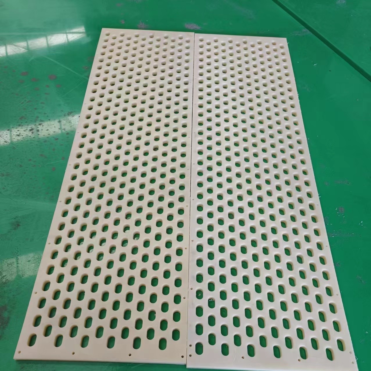 Unitech has a variety of specifications for polyethylene vacuum box sieve plates, which are wear-resistant, corrosion-resistant, and have high hardness