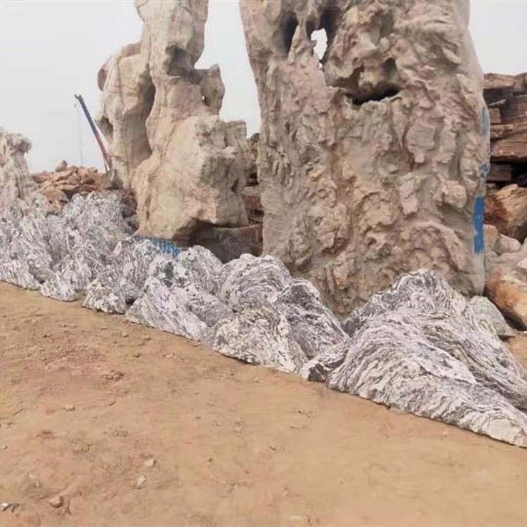 Qingpeng Garden Landscape Construction: Simple Fish Pond, Flowing Water, Artificial Mountain and Revetment Stone Engineering, Not Easy to Crack and Deform