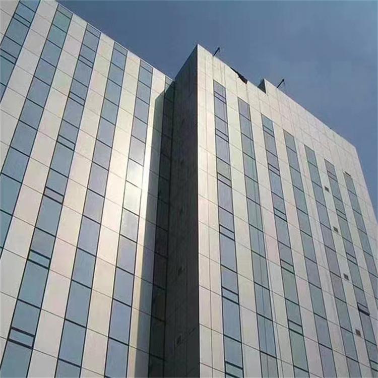 The glass curtain wall has good light transmittance, thermal insulation, sound insulation, and tempered glass material, which is easy to install and disassemble