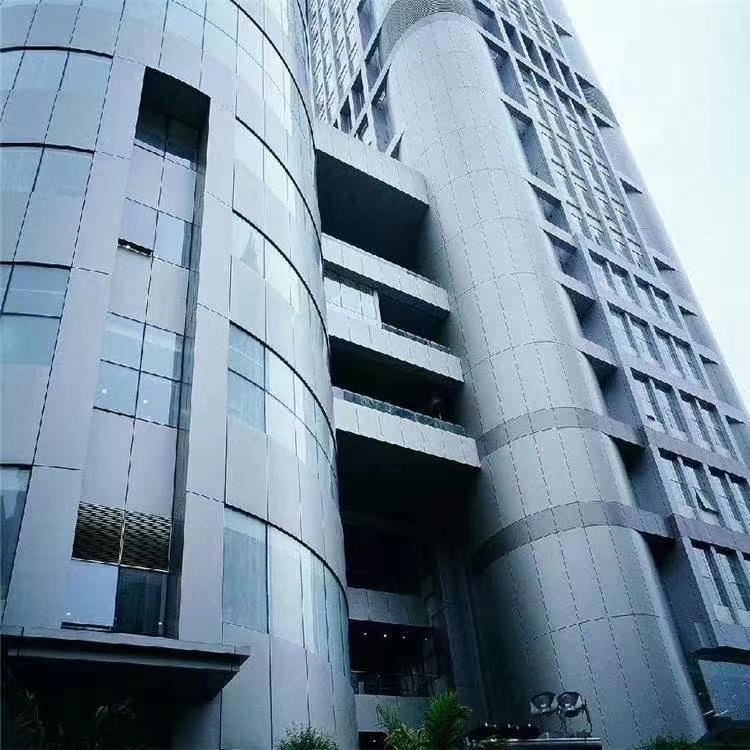 The glass curtain wall has good light transmittance, thermal insulation, sound insulation, and tempered glass material, which is easy to install and disassemble