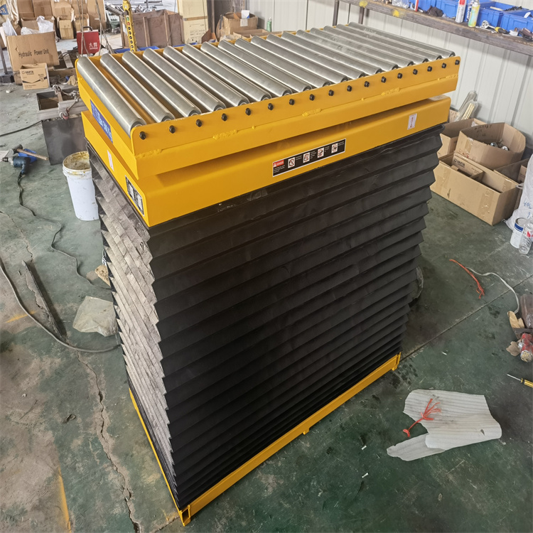 Lifting platform, factory building, cargo handling, loading, lifting, and unloading, cargo elevator, transportation of goods, high-altitude operation, pick-up truck, Senjia