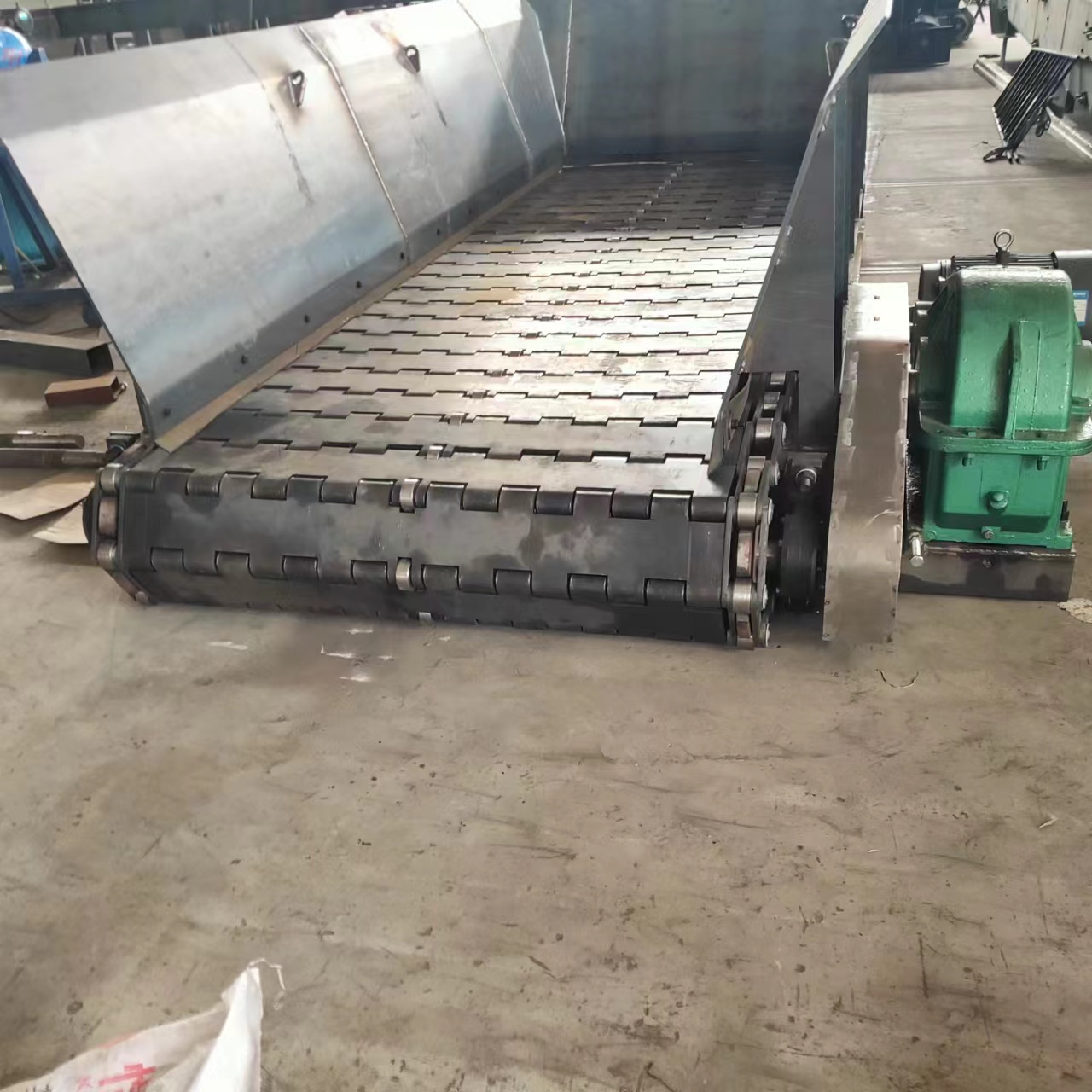 Feiyang conveyor has diverse specifications, beautiful and elegant, aging resistant and corrosion-resistant stainless steel conveying equipment