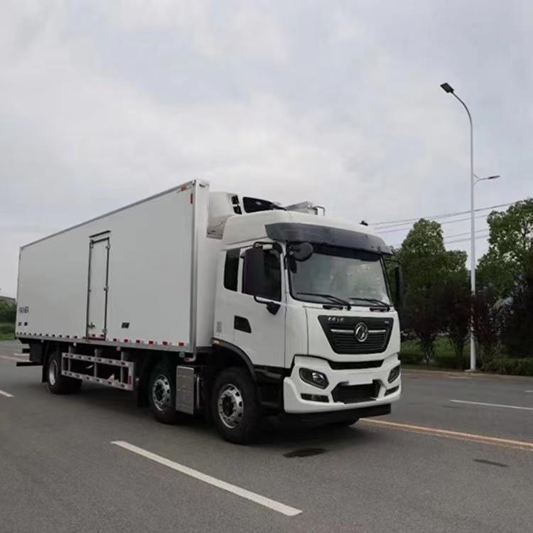 东风天锦小三轴9米6冷藏车 6×2冷链车 总质量25吨