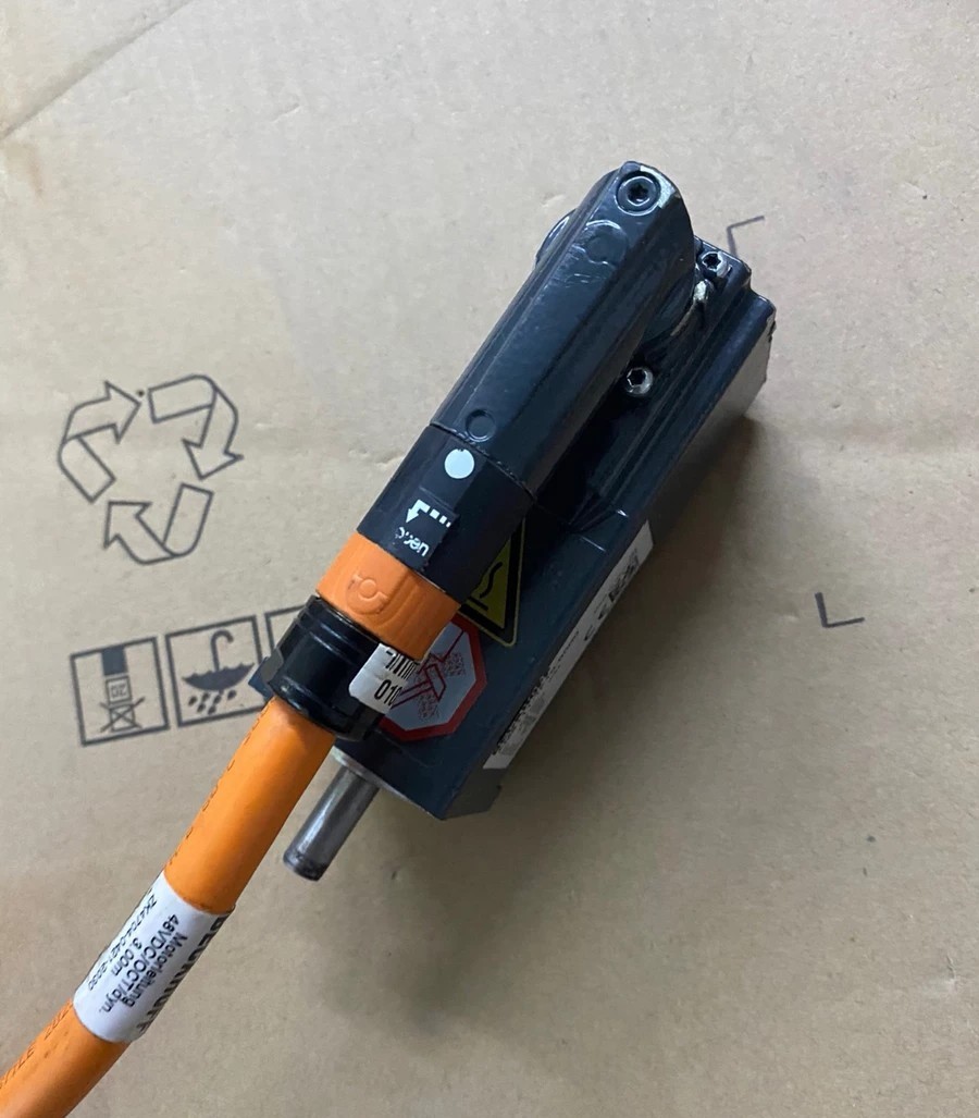 倍福BECKHOFF马达AM8111-1F10-0000原装正品现货实拍议价咨询