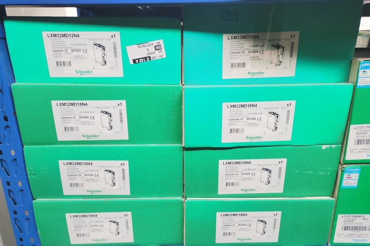 LXM32MD18N4 施耐德驱动器 全新原装正品保障现货实物拍摄议价