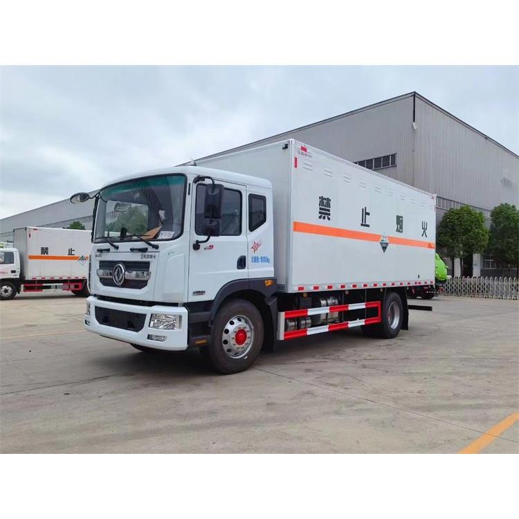 东风D9易燃气体6.8米厢式运输车 爆破器材转运危险品车