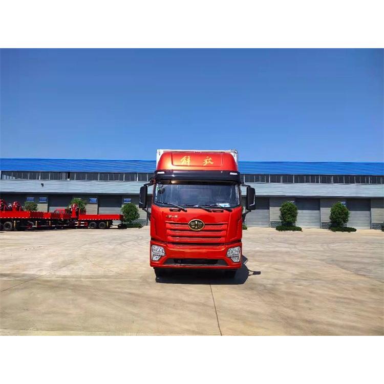 国六解放JK6自动档冷藏车6.8米厢长 高顶双卧