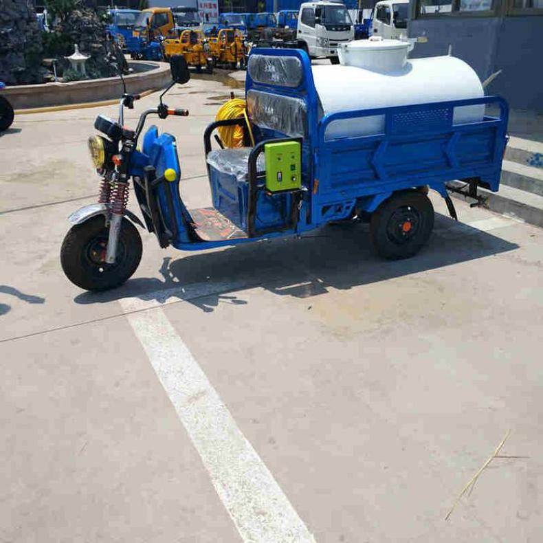 Electric cleaning vehicle manufacturer Hengda customizes a four wheel sprinkler with multifunctional three wheels