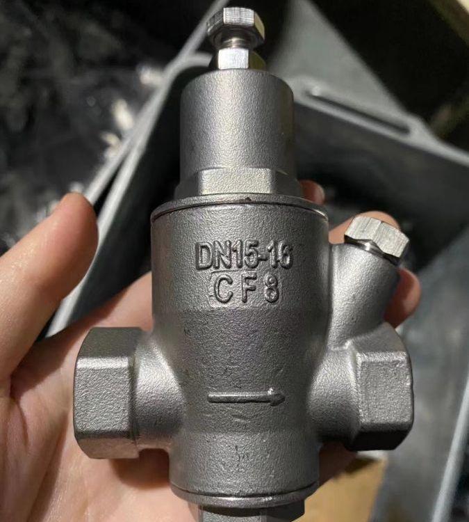 进口 Y11X-16P不锈钢带压力表螺纹减压阀 丝扣可调式恒压稳压阀