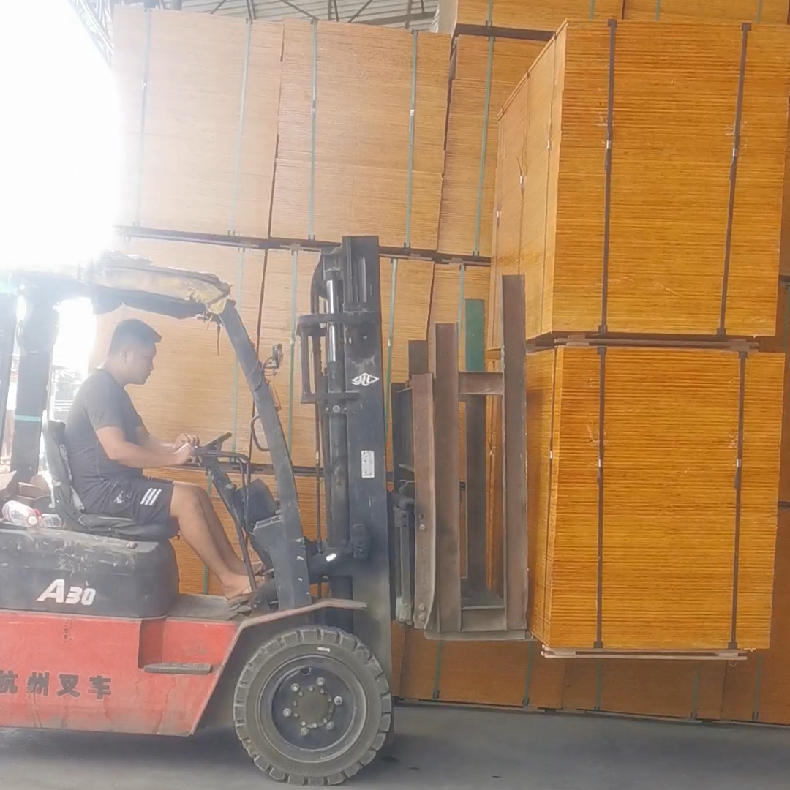 双面覆膜板重复使用韧性好 建筑工地多层板可重复使用次数高