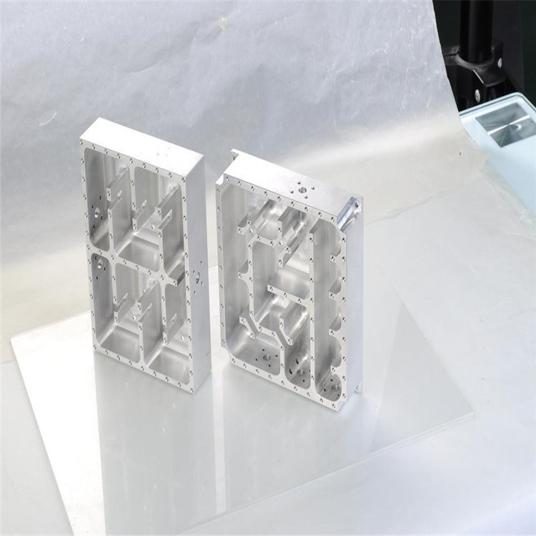 Aluminum enclosure for RF microwave power amplifier coupler filter combiner mixer drilling tapping milling CNC prototype