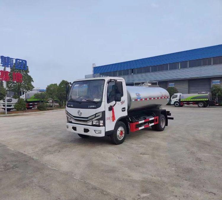 国六东风鲜奶运输车 食品级不锈钢罐体 恒温运送 带自动清洗装置