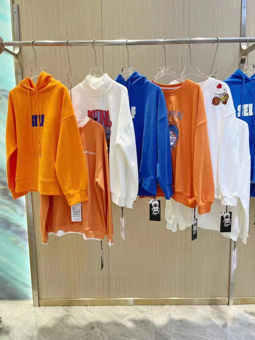 品牌撤柜时尚卫衣女装尾单清货衣服直播实体店一手货源走份批发
