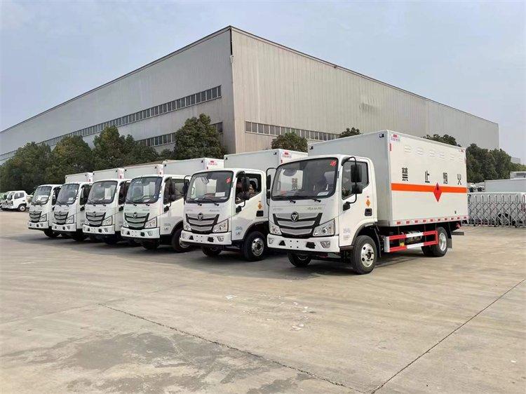 福田奥铃速运厢式危化品车 2类小型蓝牌易燃液体箱式运输车