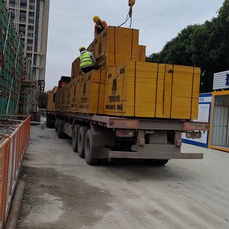 酚醛胶镜面胶合板红板不开胶 建筑模板可签约质保怪兽木业