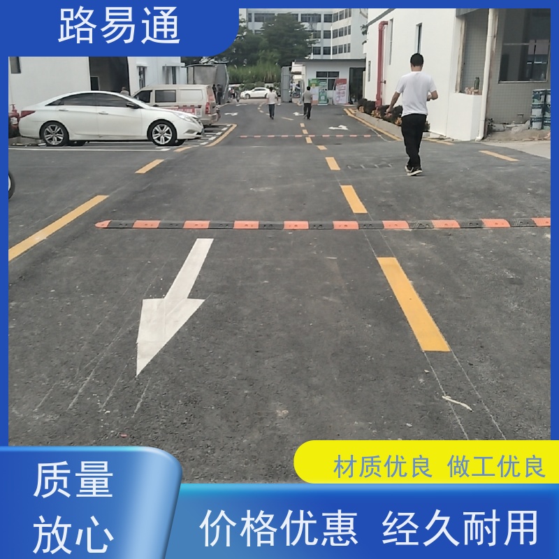 路易通 压路机施 工 柏 油路翻新 超薄沥 青 承接各种大小工程