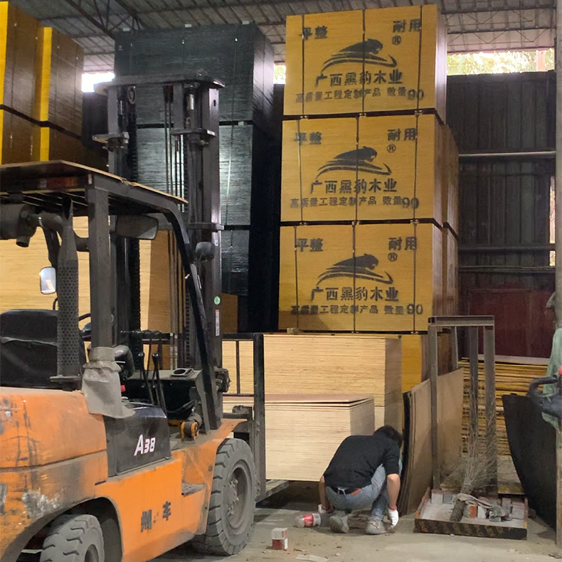 高端建筑模板（红板、覆模板）规格：1830 x 915 怪兽木业总经销