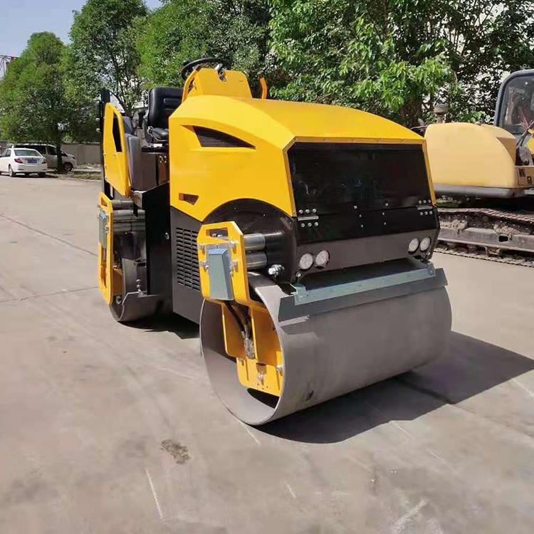 中拓双驱双振压路机 手扶式压土机 座驾式震动压实机